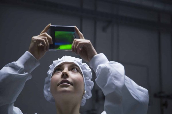 Can Holographic Displays Revolutionize Mobile Communication?